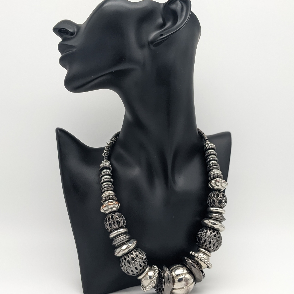Bold Elements Silver Black Beaded Jewel Necklace 19$